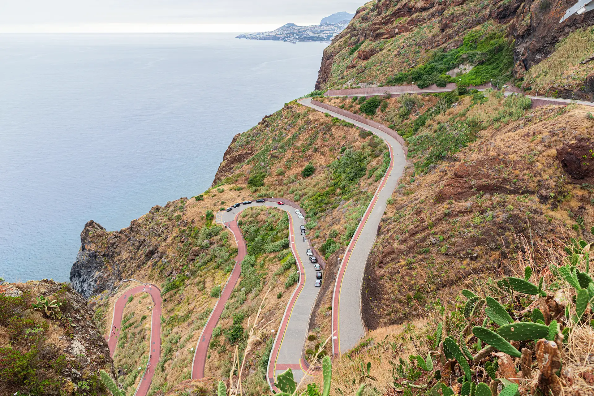 Featured image for “Mietwagen Madeira: Tipps für steile Straßen & Automatik”